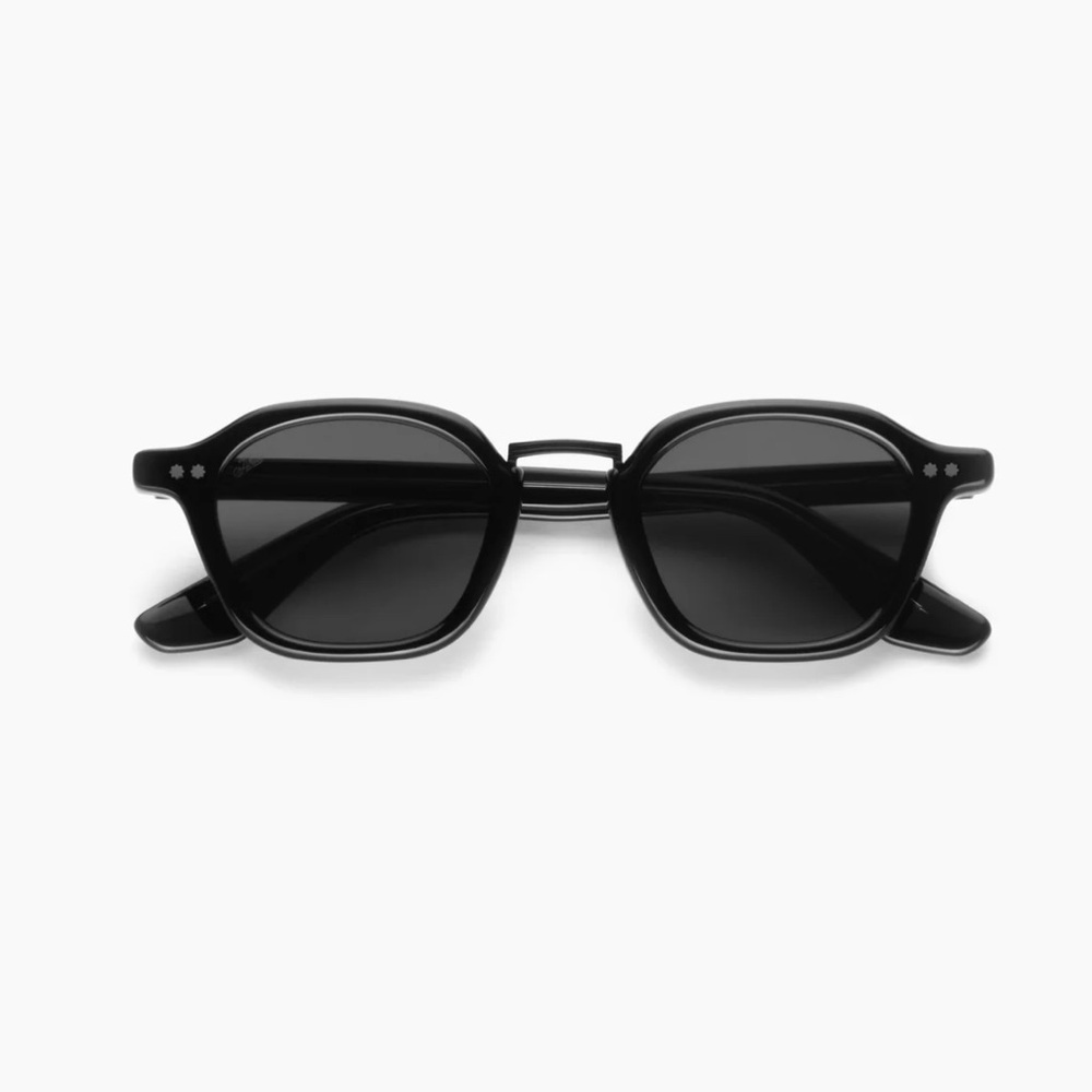 Akila ‘Iris’ sunglasses 
Timeless Black Rectangular Sunglasses
NWOT